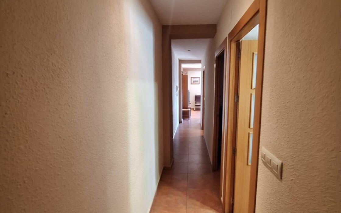 Апартаменты 100 кв.м с 4 спальнями в Торревьехе у моря