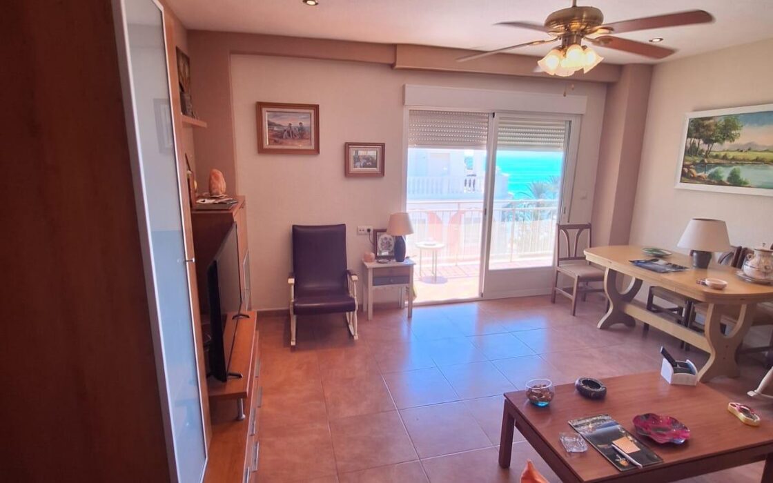 Апартаменты 100 кв.м с 4 спальнями в Торревьехе у моря