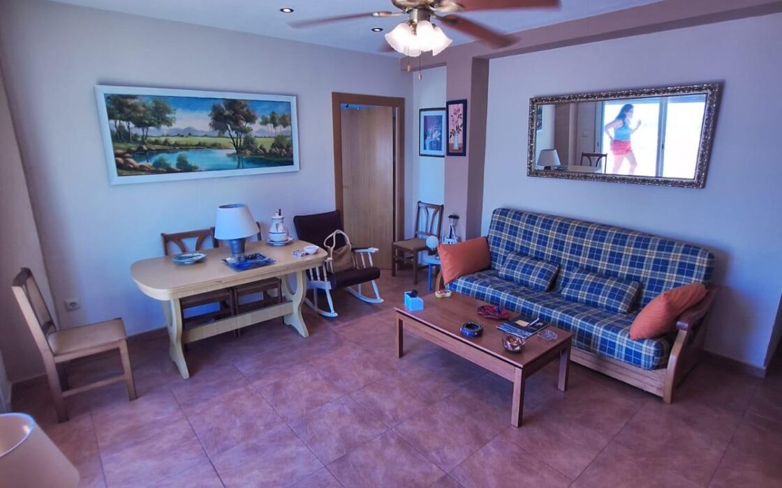 Апартаменты 100 кв.м с 4 спальнями в Торревьехе у моря