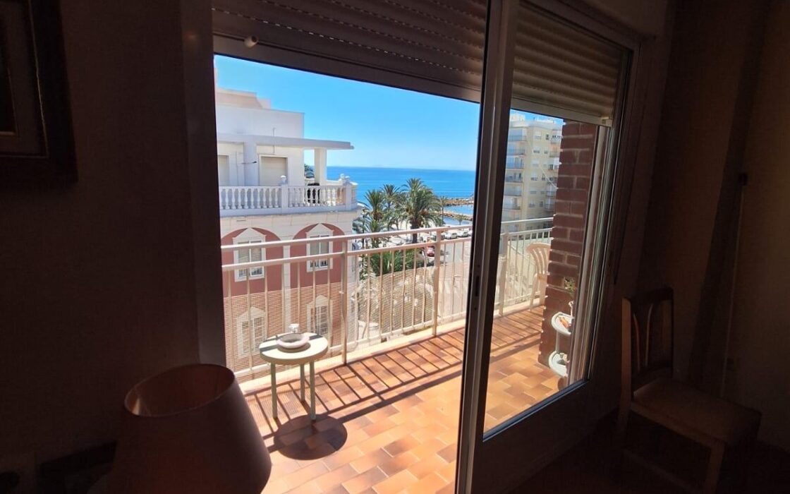 Апартаменты 100 кв.м с 4 спальнями в Торревьехе у моря