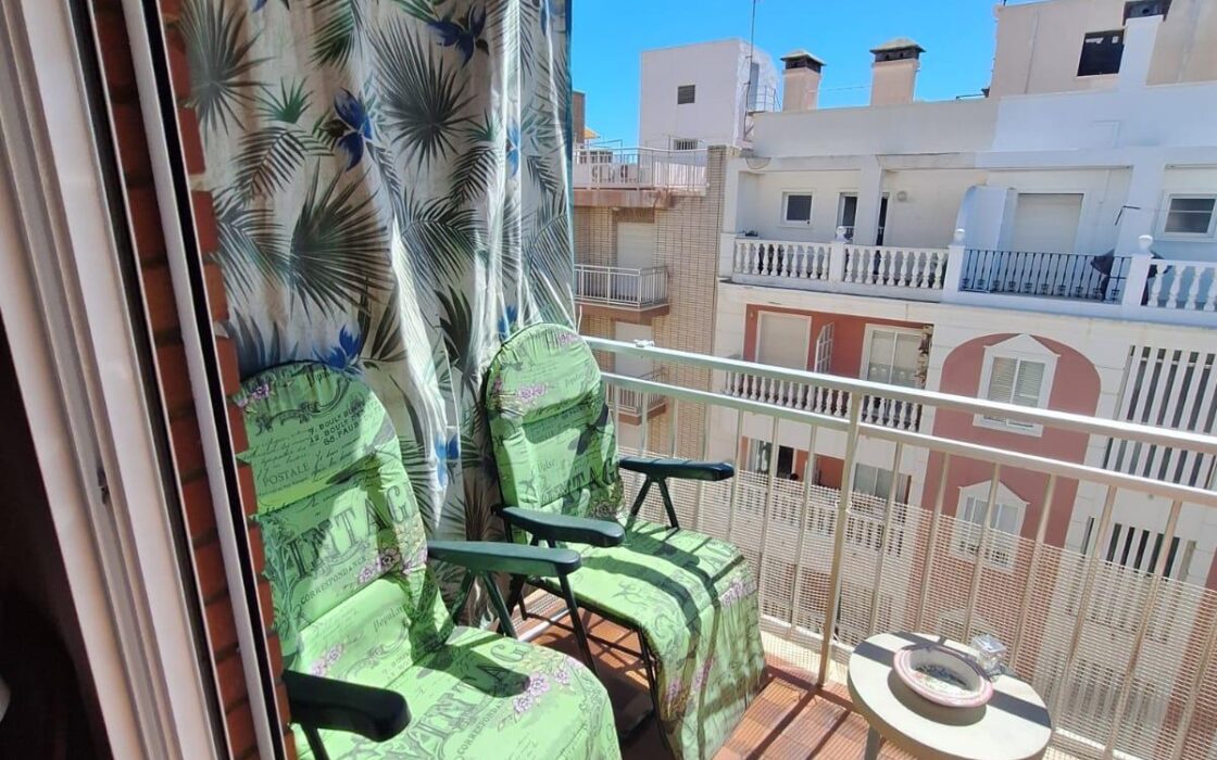 Апартаменты 100 кв.м с 4 спальнями в Торревьехе у моря