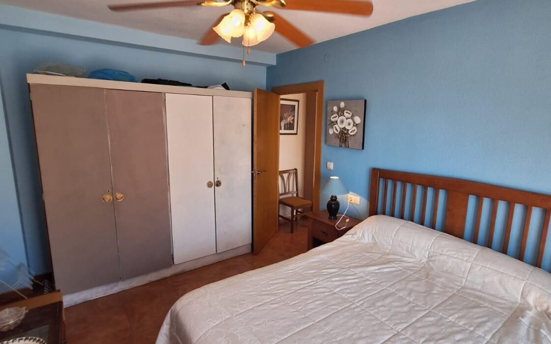 Апартаменты 100 кв.м с 4 спальнями в Торревьехе у моря