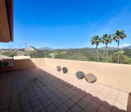 Двухуровневый пентхаус в Эстепоне с террасами и видом на море