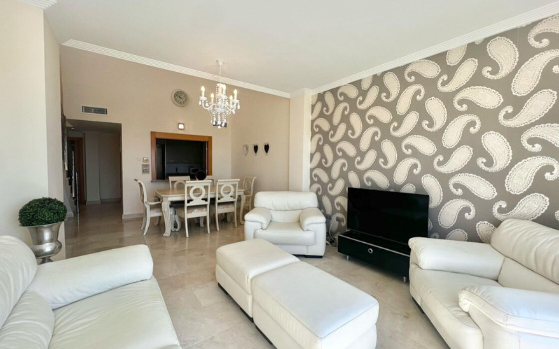 Двухуровневый пентхаус в Эстепоне с террасами и видом на море