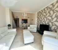 Двухуровневый пентхаус в Эстепоне с террасами и видом на море