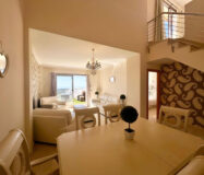 Двухуровневый пентхаус в Эстепоне с террасами и видом на море