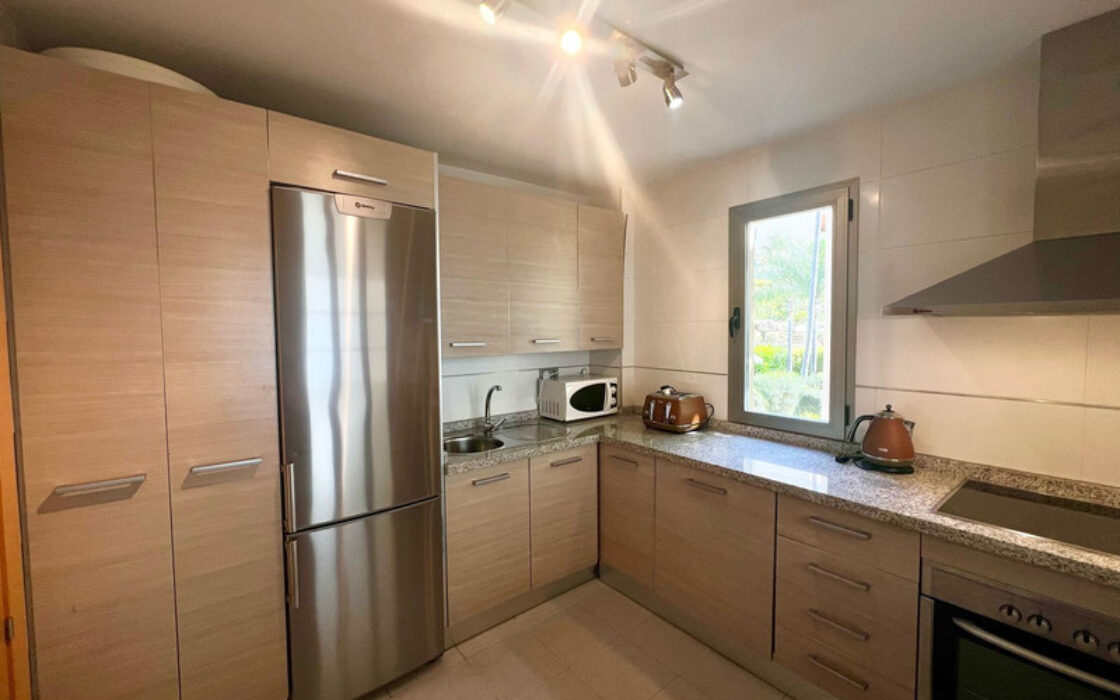 Двухуровневый пентхаус в Эстепоне с террасами и видом на море