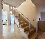 Двухуровневый пентхаус в Эстепоне с террасами и видом на море