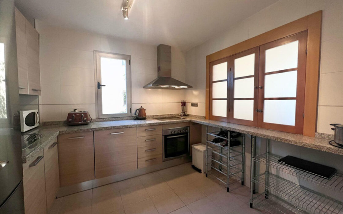 Двухуровневый пентхаус в Эстепоне с террасами и видом на море