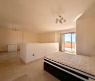 Двухуровневый пентхаус в Эстепоне с террасами и видом на море