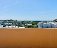 Двухуровневый пентхаус в Эстепоне с террасами и видом на море