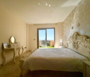 Двухуровневый пентхаус в Эстепоне с террасами и видом на море