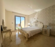 Двухуровневый пентхаус в Эстепоне с террасами и видом на море