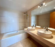 Двухуровневый пентхаус в Эстепоне с террасами и видом на море