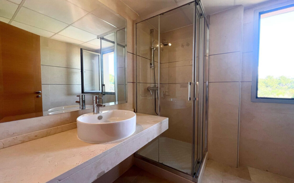 Двухуровневый пентхаус в Эстепоне с террасами и видом на море