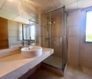 Двухуровневый пентхаус в Эстепоне с террасами и видом на море