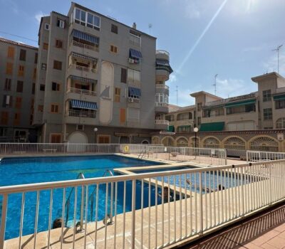 Апартаменти 49 кв.м в Торрев’єсі біля моря з басейном