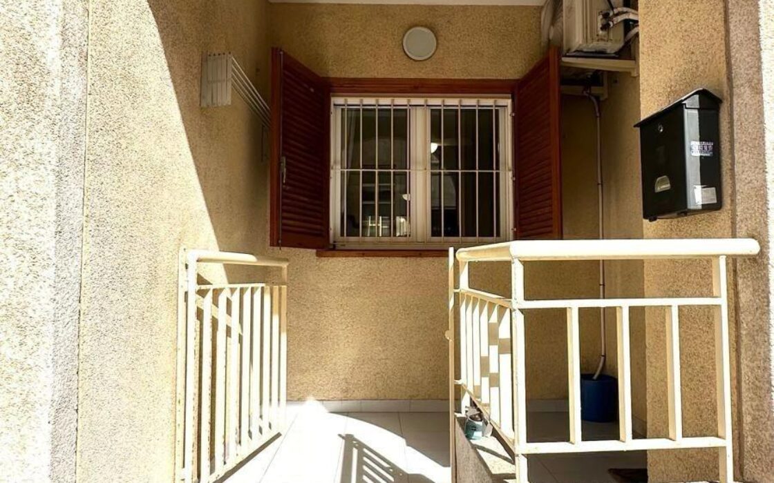 Апартаменти 49 кв.м в Торрев’єсі біля моря з басейном