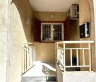 Апартаменти 49 кв.м в Торрев’єсі біля моря з басейном