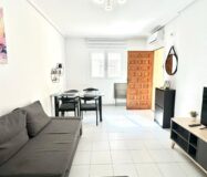 Апартаменти 49 кв.м в Торрев’єсі біля моря з басейном