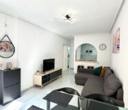 Апартаменти 49 кв.м в Торрев’єсі біля моря з басейном