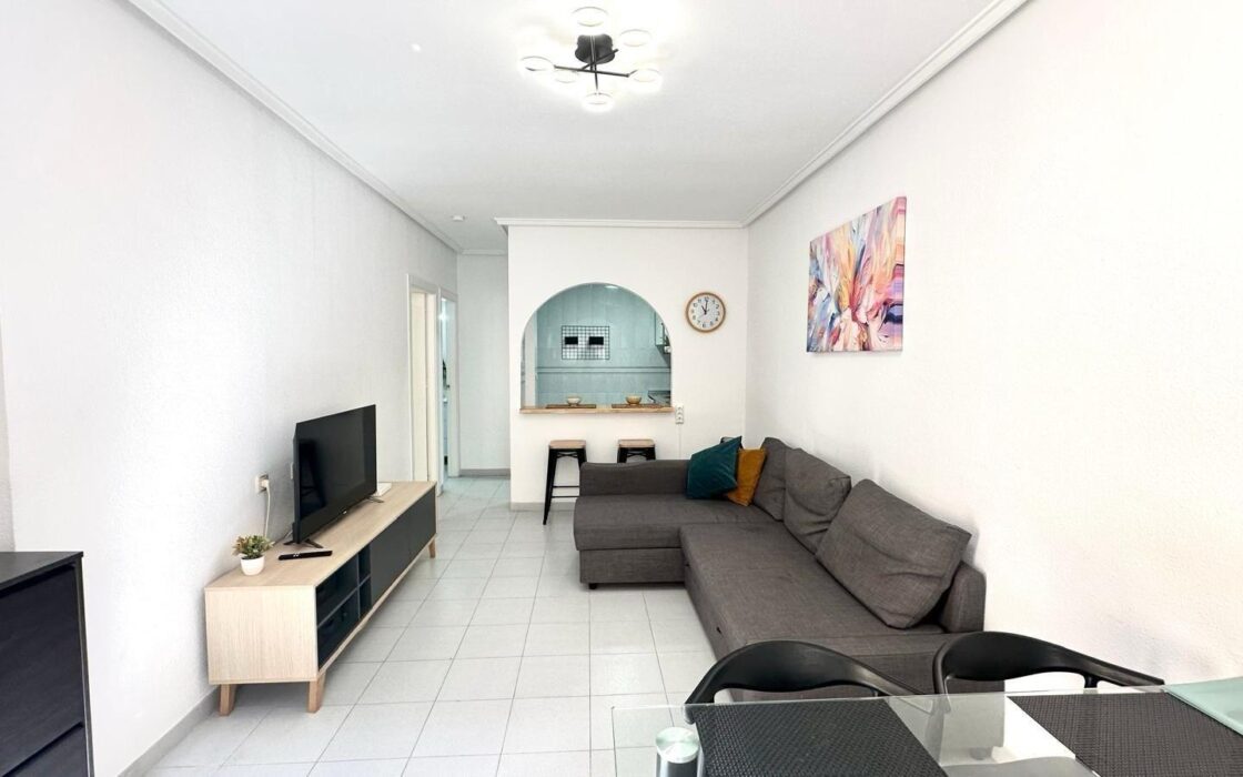 Апартаменти 49 кв.м в Торрев’єсі біля моря з басейном