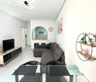 Апартаменти 49 кв.м в Торрев’єсі біля моря з басейном