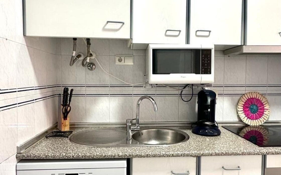 Апартаменти 49 кв.м в Торрев’єсі біля моря з басейном