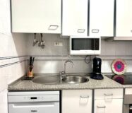 Апартаменти 49 кв.м в Торрев’єсі біля моря з басейном