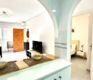 Апартаменти 49 кв.м в Торрев’єсі біля моря з басейном