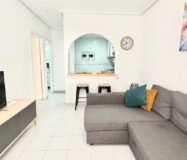 Апартаменти 49 кв.м в Торрев’єсі біля моря з басейном