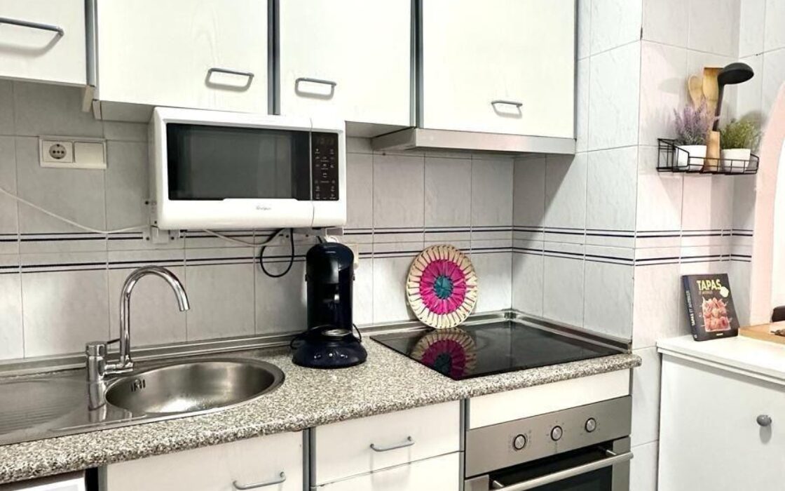 Апартаменти 49 кв.м в Торрев’єсі біля моря з басейном