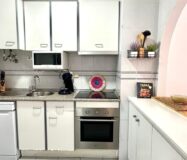 Апартаменти 49 кв.м в Торрев’єсі біля моря з басейном