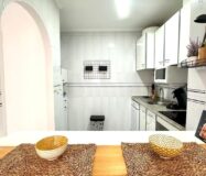 Апартаменти 49 кв.м в Торрев’єсі біля моря з басейном