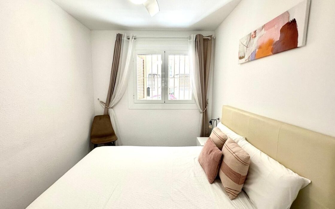 Апартаменти 49 кв.м в Торрев’єсі біля моря з басейном