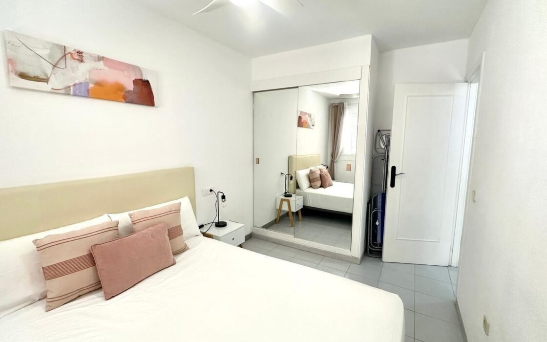 Апартаменти 49 кв.м в Торрев’єсі біля моря з басейном