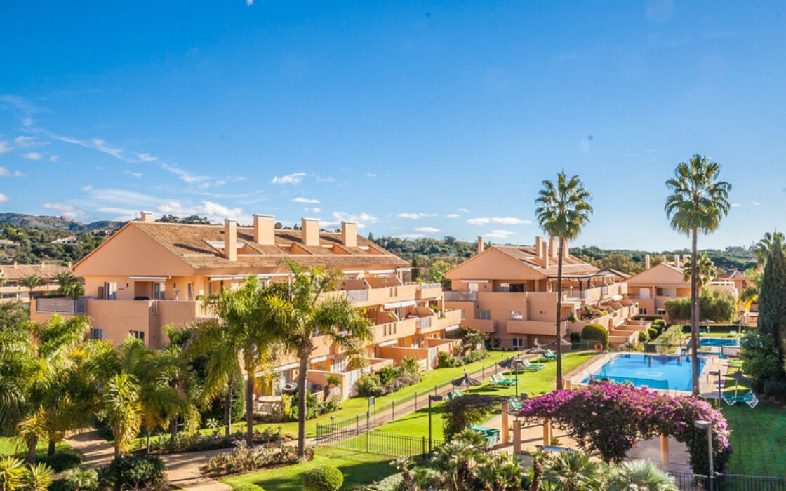 Двухуровневый пентхаус в Марбелье с террасой 105 кв.м