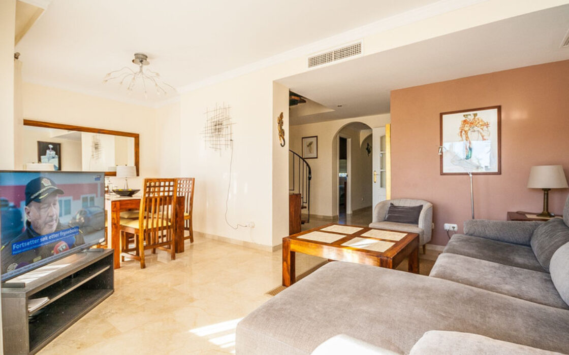 Двухуровневый пентхаус в Марбелье с террасой 105 кв.м