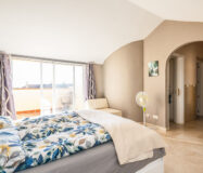 Двухуровневый пентхаус в Марбелье с террасой 105 кв.м