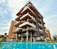 Апартаменти 98 кв.м з терасою в Аліканте 1.5 км від моря