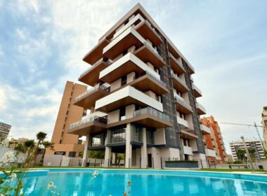 Апартаменты 98 кв.м с террасой в Аликанте 1.5 км от моря