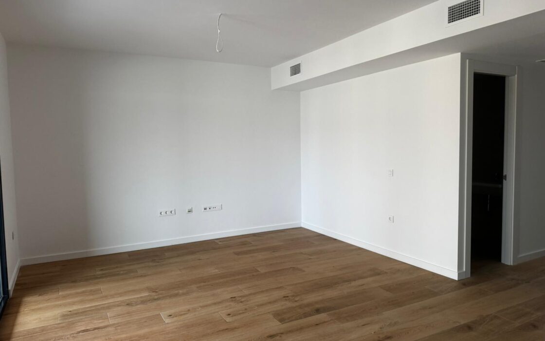 Апартаменти 98 кв.м з терасою в Аліканте 1.5 км від моря