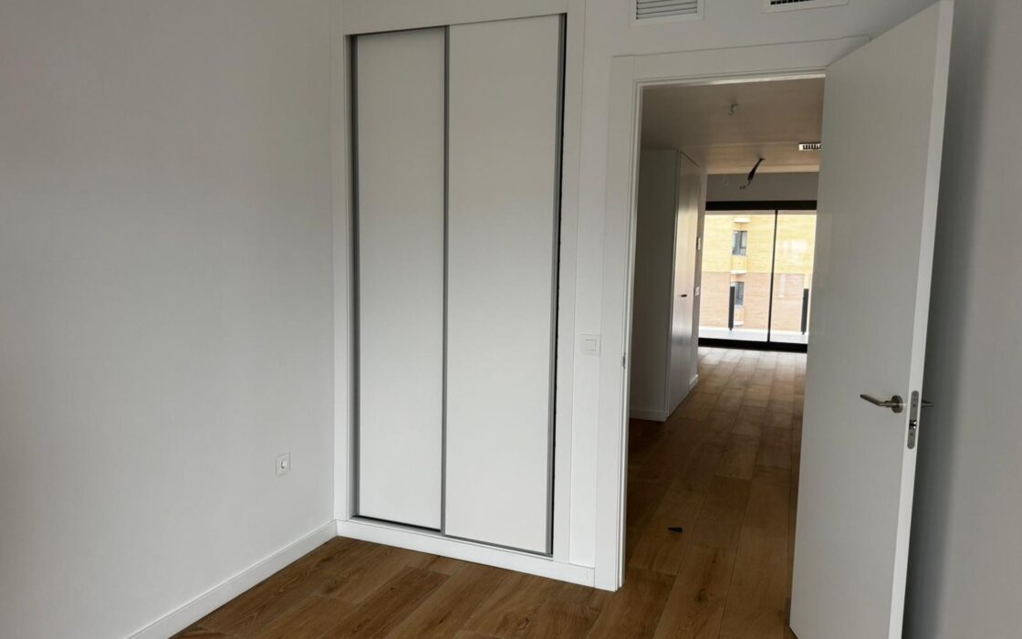 Апартаменти 98 кв.м з терасою в Аліканте 1.5 км від моря