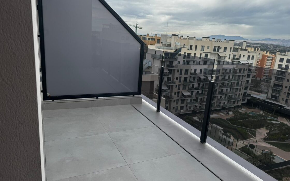 Апартаменти 98 кв.м з терасою в Аліканте 1.5 км від моря