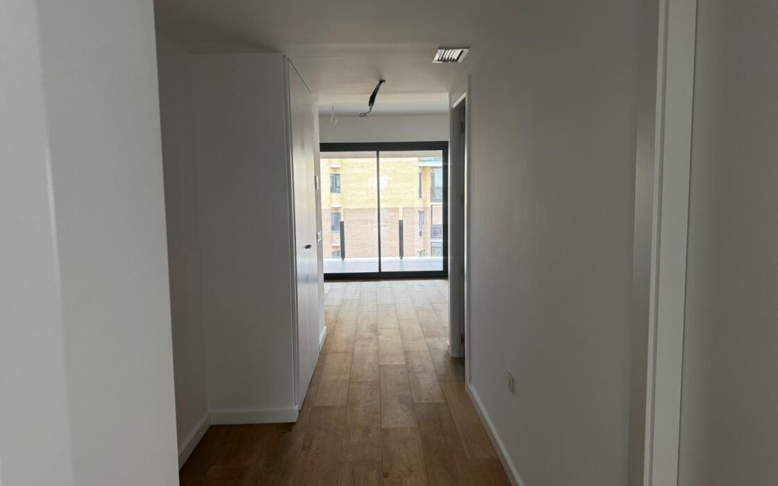 Апартаменти 98 кв.м з терасою в Аліканте 1.5 км від моря