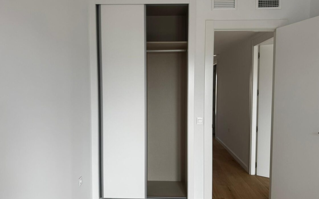 Апартаменти 98 кв.м з терасою в Аліканте 1.5 км від моря