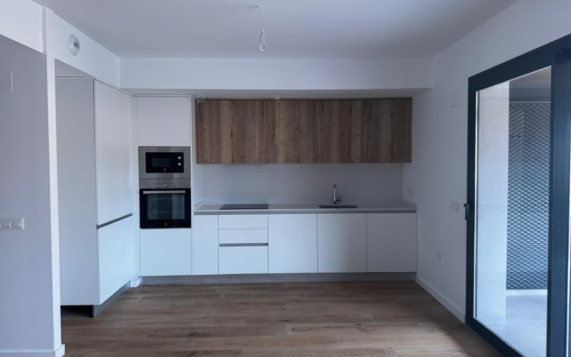 Апартаменти 98 кв.м з терасою в Аліканте 1.5 км від моря