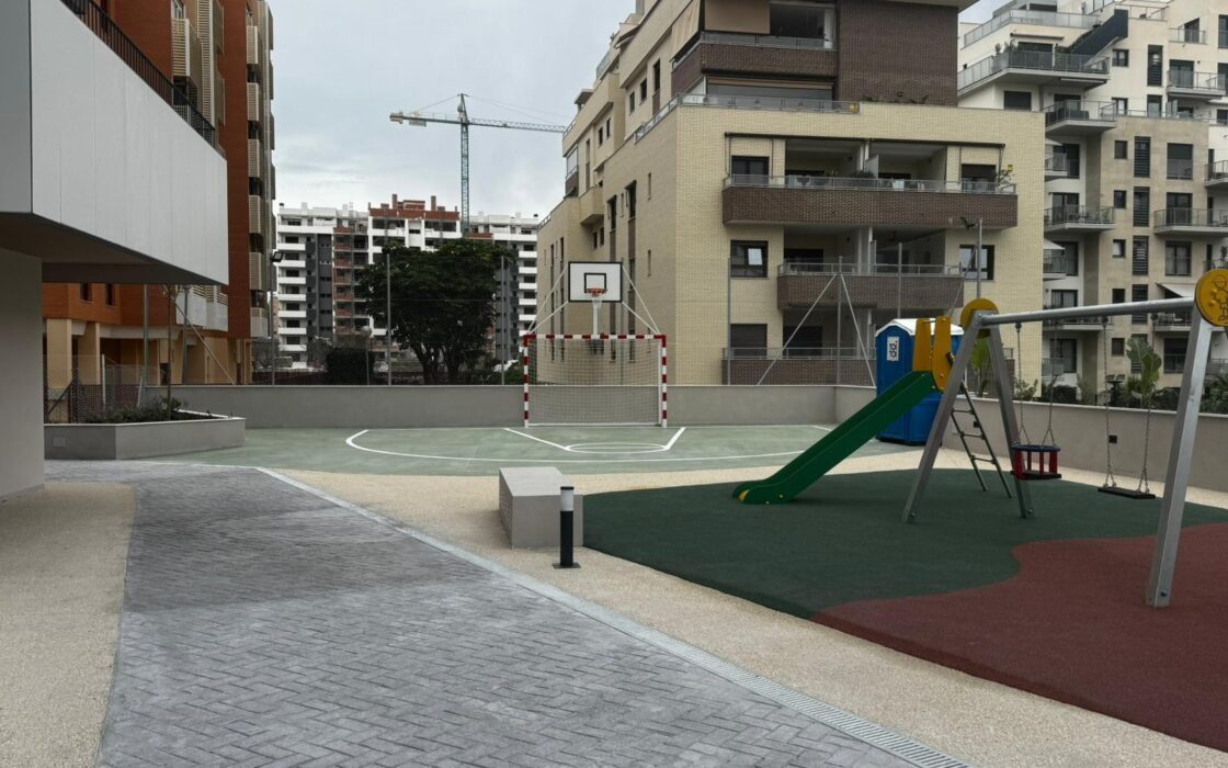 Апартаменти 98 кв.м з терасою в Аліканте 1.5 км від моря