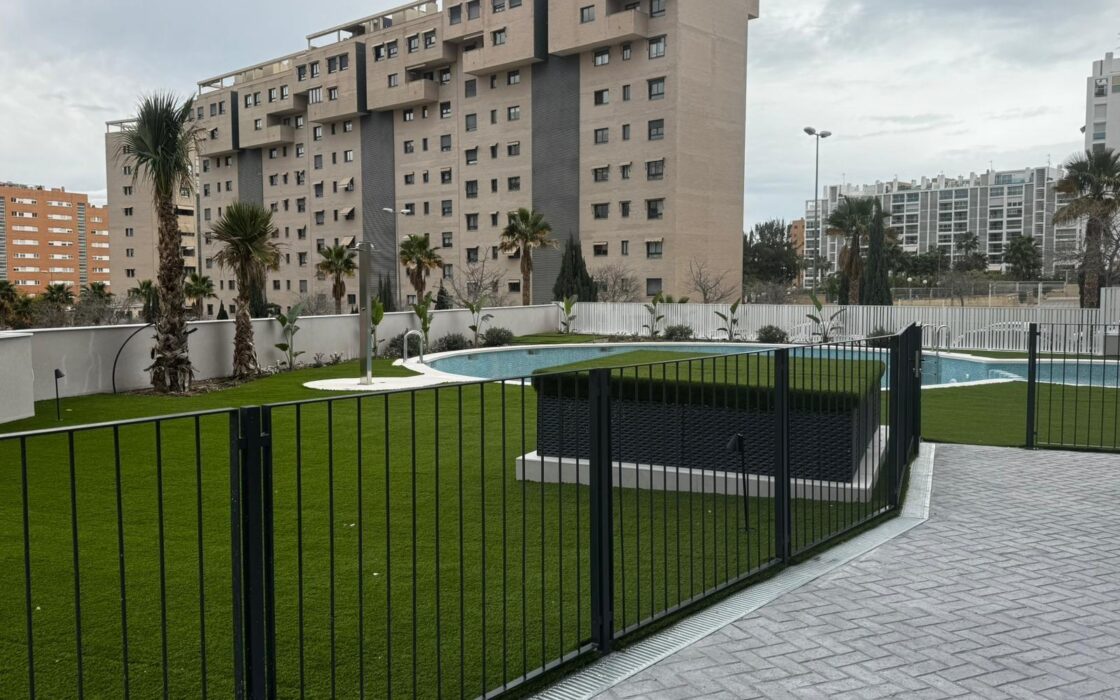 Апартаменти 98 кв.м з терасою в Аліканте 1.5 км від моря