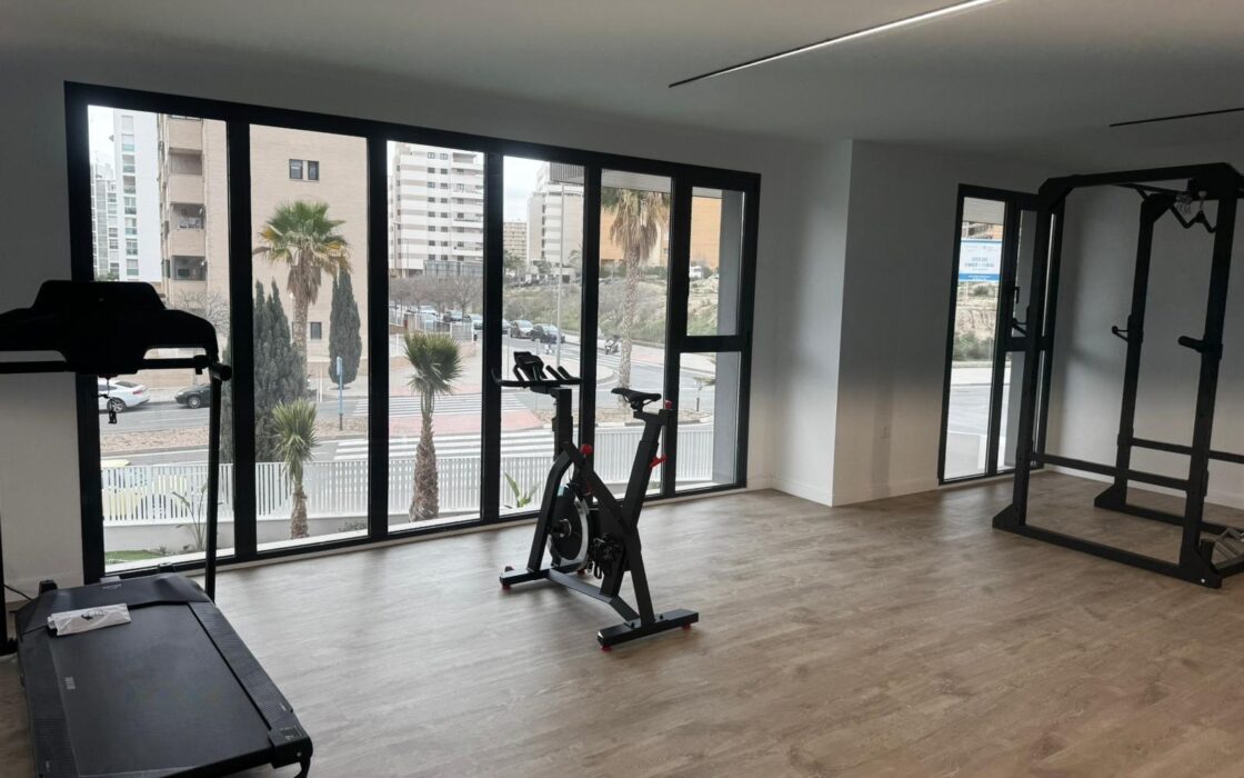 Апартаменти 98 кв.м з терасою в Аліканте 1.5 км від моря